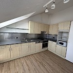 Küche mit Einbauküchenmöbeln